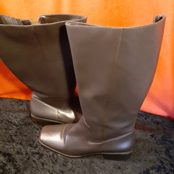 Calf high boots - Picture 4 of 5